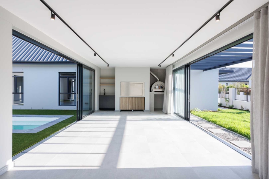 To Let 4 Bedroom Property for Rent in Val De Vie Estate Western Cape